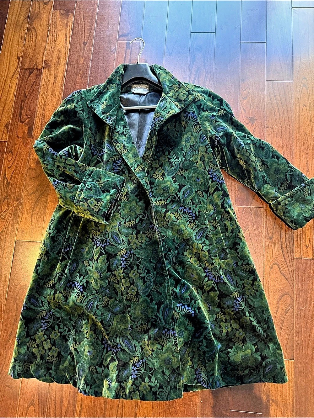 novelti R3609 Floral Brocade Coat in Green & Blue Size 7/8